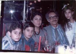 La joven familia, en la ciudad de México, durante una fiesta. Miguel, Emmanuel, Lupita, Silviano, Miry). Del album familiar